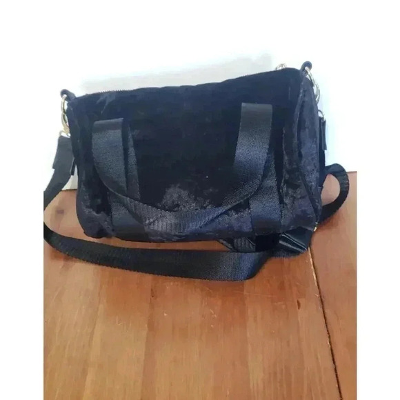 Madden NYC Steve Madden black velvet crossbody handbag medium size zip closure‎ - Picture 3 of 6